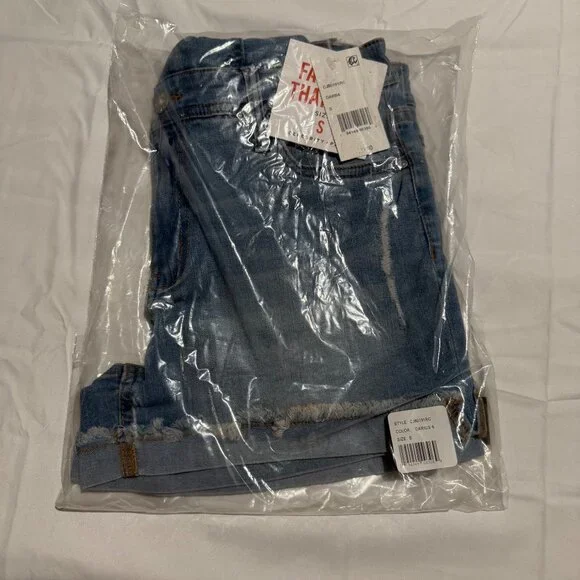 NWT Celebrity Pink Womens Denim Overall Shorts Button Front & Frayed Hem Size S - Picture 8 of 10